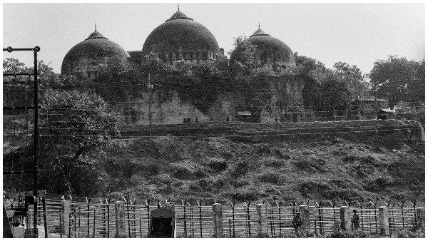 બાબરી વિધ્વંસ કેસ પર આજે ફેસલો, જાણો ઉમા ભારતી, અડવાણી, જોશી પર શું આરોપો છે