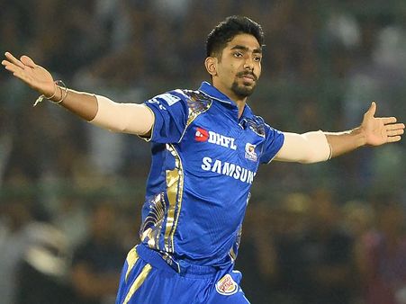 આમને વિશ્વ સ્તરના શ્રેષ્ઠ બોલર ગણાવ્યા આમને વિશ્વ સ્તરના શ્રેષ્ઠ બોલર ગણાવ્યા