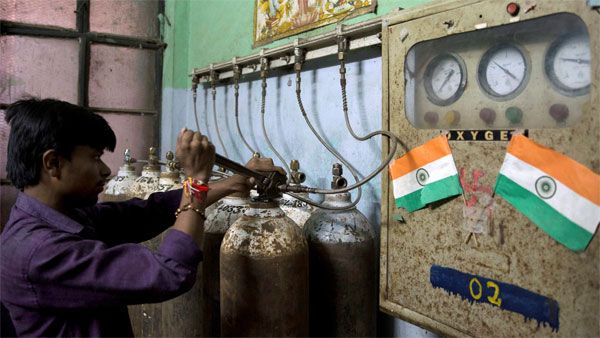 કોરોના મહામારીના પગલે ઑક્સિજન સિલિન્ડરોના ભાવમાં 2.5 ગણો વધારો
