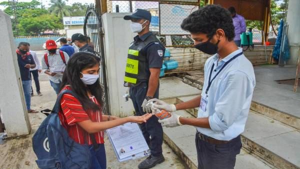 JEE Mains Exam: પહેલા 3 દિવસ પરીક્ષા કેન્દ્ર પર નથી પહોંચ્યા 25% છાત્રો