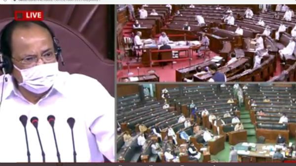 12 સાંસદો સંસદમાં જ ધરણા પર બેસી ગયા