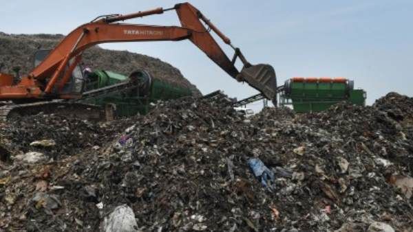 અમદાવાદઃ 100 ફૂટ ઉંચા કચરાના ઢગલામાં કેમ થઈ રહી છે 12 વર્ષની બાળકીની શોધખોળ