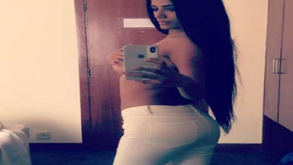 ટૉપલેસ ફોટામાં પૂનમ