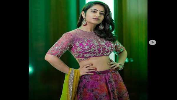 ખુદને અરીસામાં જોઈને રોઈ પડી ખુદને અરીસામાં જોઈને રોઈ પડી