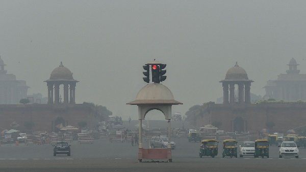 Air Pollution: આજે પણ દિલ્હીનું હવાનું સ્તર ખરાબ, શ્વાસ લેવામાં થઈ રહી છે સમસ્યા