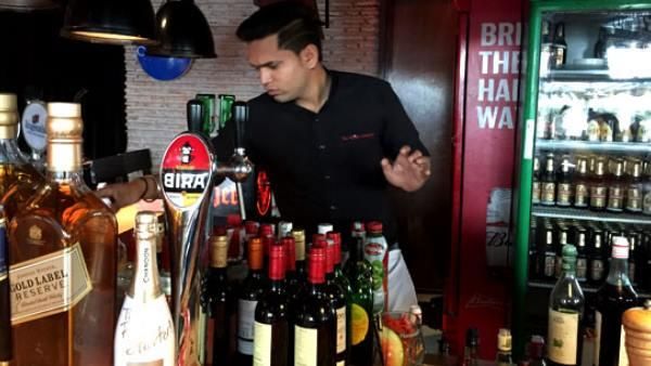 આર્મી કેન્ટીનમાં વિદેશી સામાનના વેચાણ પર લાગશે રોક, દારૂનો પણ થઇ શકે છે સમાવેશ