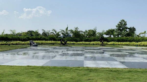 17 એકરમાં ફેલાયેલું છે