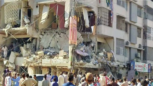 પાકિસ્તાન: કરાચી યુનિવર્સિટી સામે બ્લાસ્ટ, 3 લોકોના મોત 15ની હાલત ગંભીર