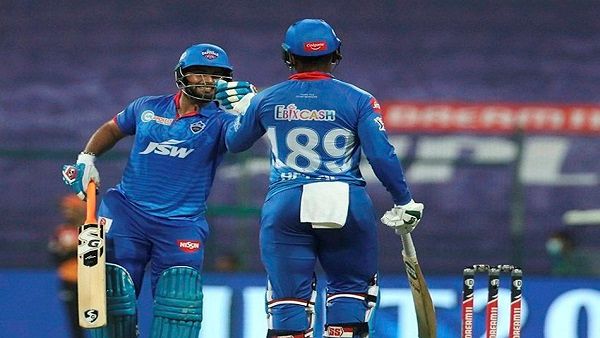 સાહા-વોર્નરની શાનદાર ફીફ્ટી, હૈદરાબાદે દિલ્હીને આપ્યું 220 રનનું લક્ષ્ય