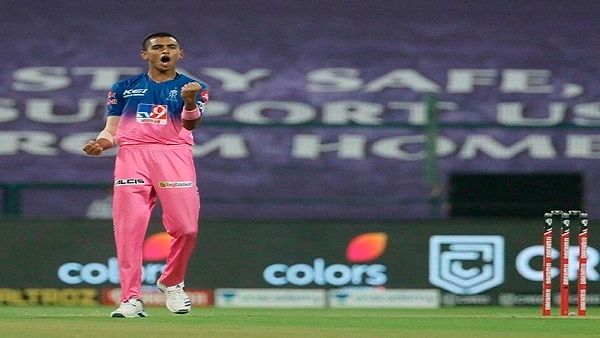 ત્યાગીએ લીધી કરિયરની પ્રથમ વિકેટ