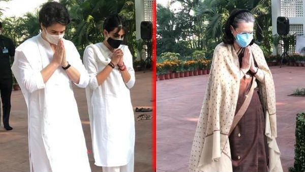 પૂર્વ પીએમ ઇન્દિરા ગાંધીને સોનિયા ગાંધી-પ્રિયંકા ગાંધીએ આપી શ્રદ્ધાંજલી