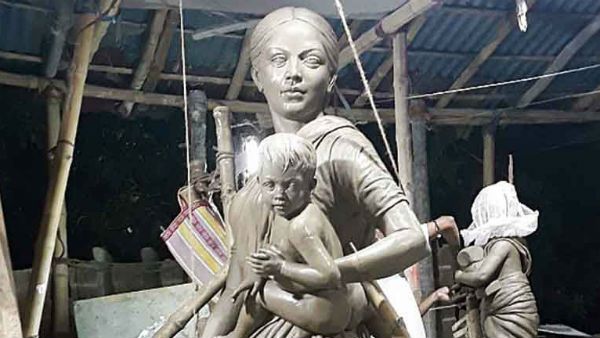 કોલકત્તામાં દૂર્ગા પંડાલમાં મા અંબાની જગ્યાએ પ્રવાસી મજૂર મહિલાની મૂર્તિ કેમ?