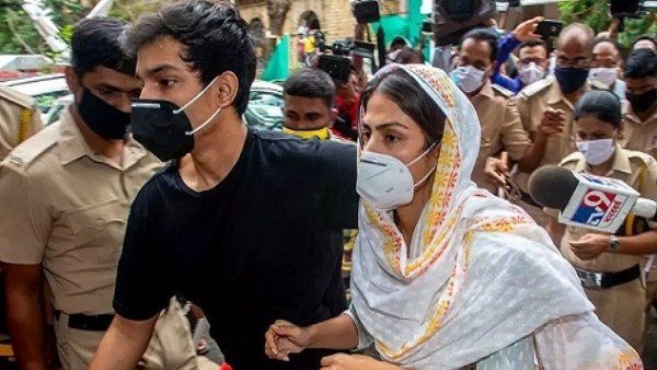 મુંબઈ કોર્ટે રિયા અને શોવિક ચક્રવર્તીની જ્યુડિશિયલ કસ્ટડી ફરીથી લંબાવી