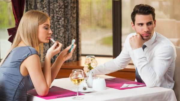 કોઈ યુવકને ડેટ કરતાં પહેલા આ વસ્તુઓ જરૂર ચેક કરો, બાદમાં પસ્તાવુ ના પડે