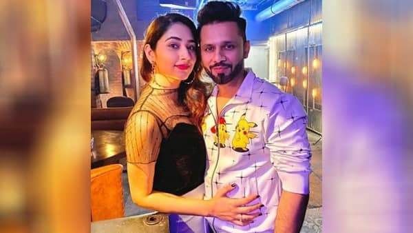 ટીશર્ટ પર લખ્યુ દિશાનુ નામ ટીશર્ટ પર લખ્યુ દિશાનુ નામ