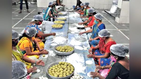 ફરસાણ-નમકી પણ ખવાય છે