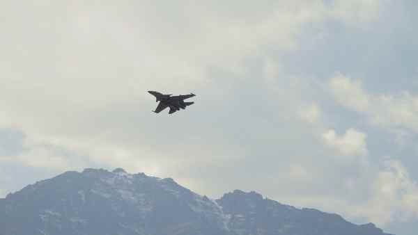 LAC પર તણાવ વચ્ચે બોર્ડર પર ફાઇટર જેટ તૈનાત કરવાની તૈયારીમાં ચીન