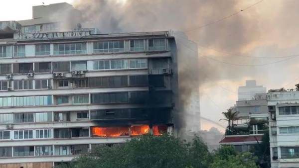 કસાબની બંદૂકની બેરલ પકડી