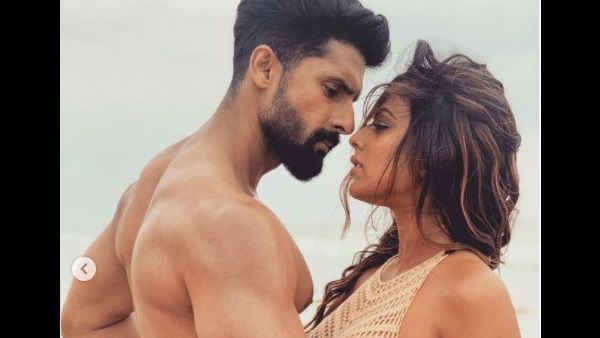 આગ લગાવી દીધી