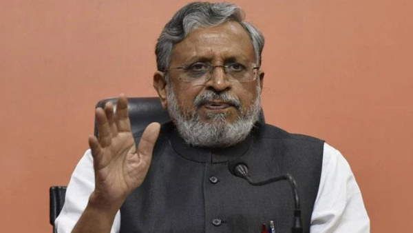 બિહાર ચૂંટણી મતગણતરી વચ્ચે નીતિશ કુમારને મળવા પહોંચ્યા સુશીલ મોદી અને ભુપેન્દ્ર યાદવ