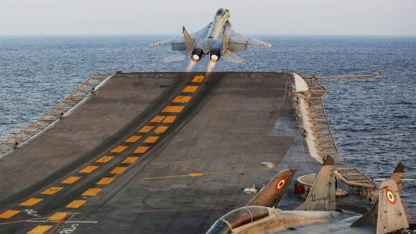 અરબ સાગરમાં ક્રેશ થયુ ભારતીય નેવીનુ ફાઈટર જેટ MiG 29K, પાયલટની શોધખોળ ચાલુ