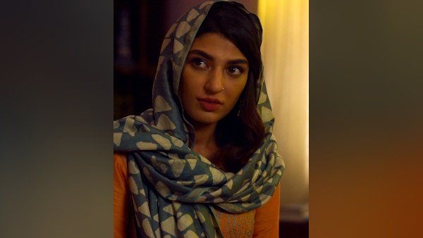 ગુડ્ડુ પંડિત અને શબનમનો કિસિંગ સીન