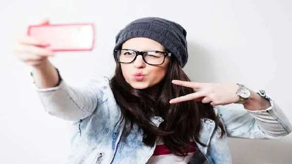 ફોનના રેડિએશન ચહેરાને કરે છે ખરાબ