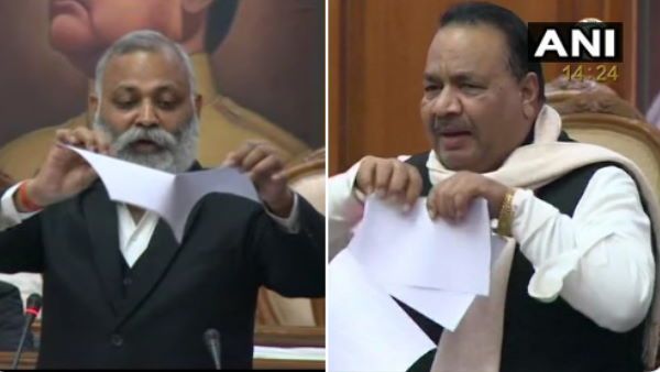 Farmers Protest: આપ ધારાસભ્યોએ દિલ્હી વિધાનસભામાં નવા કૃષિ કાયદાની નકલો ફાડી