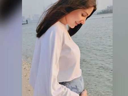 સોશિયલ મીડિયા પર એક્ટિવ રહે છે સોશિયલ મીડિયા પર એક્ટિવ રહે છે