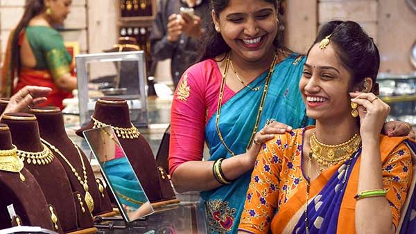 Gold-Silver Rate: ઓલ ટાઈમ હાઈથી 7000 રૂપિયા સસ્તું થયું સોનું, જાણો ચાંદીના હાલ