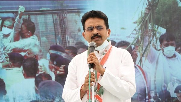 ખેડૂતોના નુકસાનનું વળતર ચૂકવો