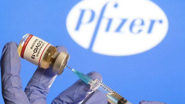 અમેરિકામાં મહિલા નર્સને અપાયો કોરોના વેક્સિનનો પ્રથમ ડોઝ