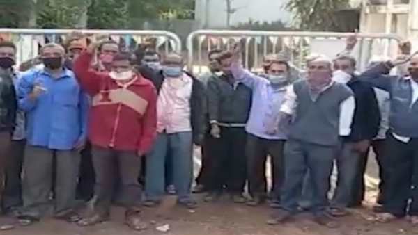 વડોદરાઃ મેટલ ઈન્ડસ્ટ્રીઝ લિમિટેડ કંપનીના કામદારોએ પગાર મુદ્દે હડતાળ પાડી ઠાલવ્યો આક્રોશ