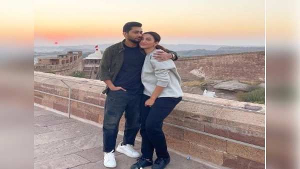 ગૌહર ખાને પતિ ઝૈદ દરબાર સાથે શેર કર્યા રોમેન્ટીક Pics, ઉદયપુરમાં મનાવી રહી છે હનીમૂન