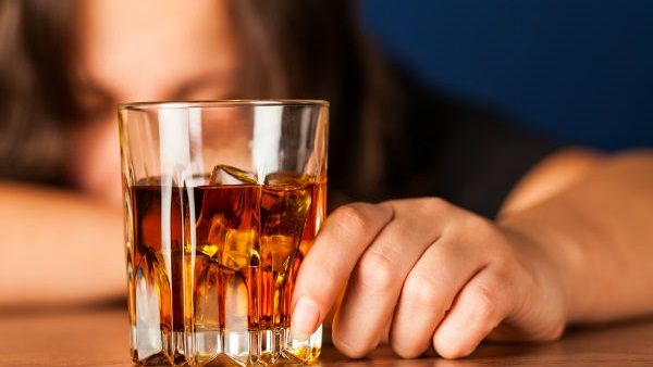 Hangover Cures : રાત્રે વધારે થઇ ગઇ હતી? આ રીતે ઉતરશે હેંગઓવર