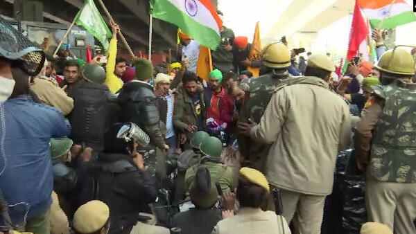 Tractor rally: રેલીમાં હિંસા બાદ દિલ્હી- એનસીઆરના ઘણા એરીયામાં ઇન્ટરનેટ સેવા બંધ