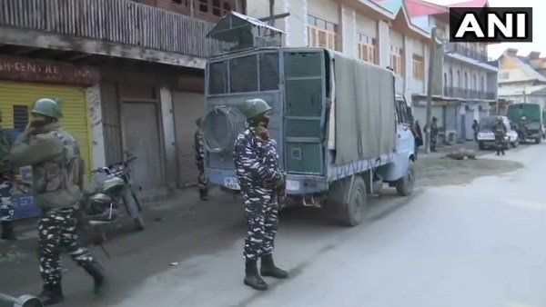 Pulwama Encounter: પુલવામાના ત્રાલમાં આતંકીઓએ ફેંક્યો ગ્રેનેડ, 7 લોકો ઘાયલ