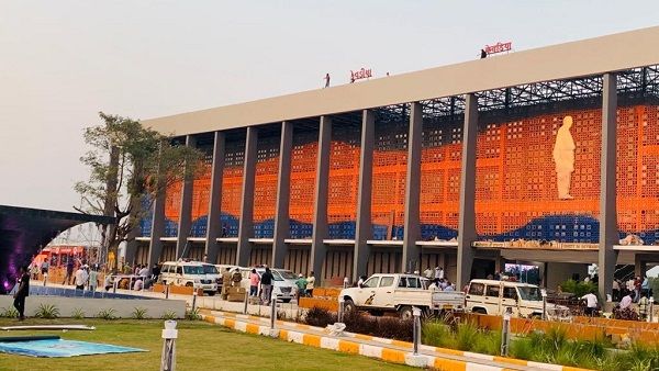 પીએમ મોદીએ લીલી ઝંડી આપી તે 8 ટ્રેનમાં વિસ્ટાડોમ ટૂરિસ્ટ કોચ પણ શામેલ, જાણો ખાસિયત