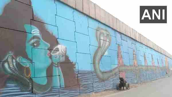 Kumbh Mela 2021: મહાકુંભના રંગમાં રંગાણી ધાર્મિક નગરી Haridwarની દિવાલો, જુઓ તસવીરો