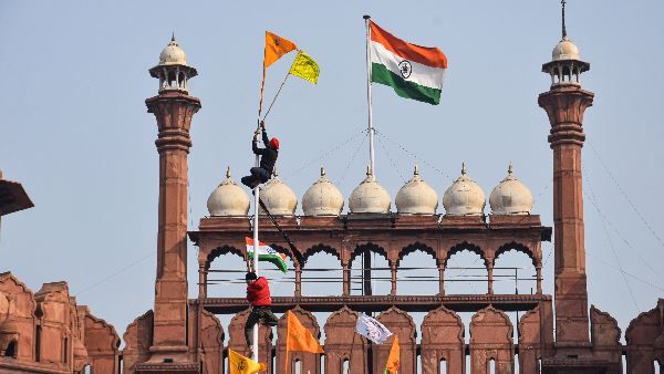 ખેડૂતોની ઉપદ્રવ પછી કેવી છે લાલ કિલ્લાની હાલત, જુઓ તસવીરો