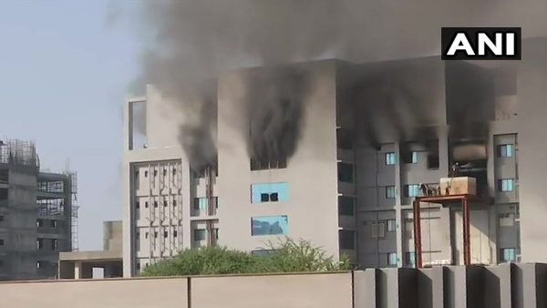 સીરમ ઇન્સ્ટીટ્યુટ: આગની ઘટનામાં 1 હજાર કરોડથી વધુનુ નુકસાન, રસી પુરવઠાને કોઇ અસર નહી