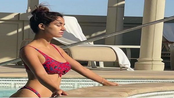 દિશા પટાનીએ શેર કર્યા પિંક બિકિનીમાં Pics, થોડા કલાકોમાં મળ્યા 20 લાખ લાઈક્સ!