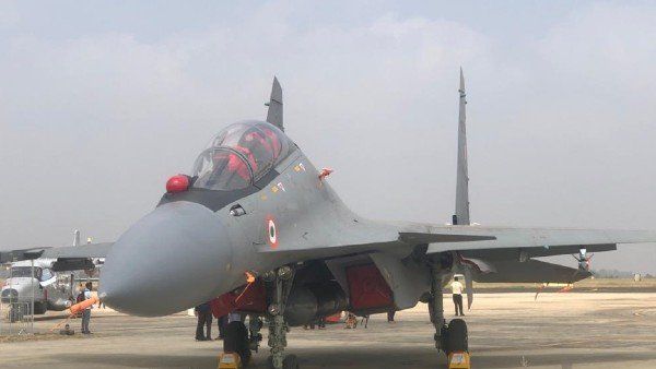 એરો ઇન્ડિયામાં દેખાયો મેડ ઇન ઇન્ડિયાનો જલવો, પહેલીવાર આત્મનિર્ભર ફોર્મેશનમાં દેખાયા વિમાન