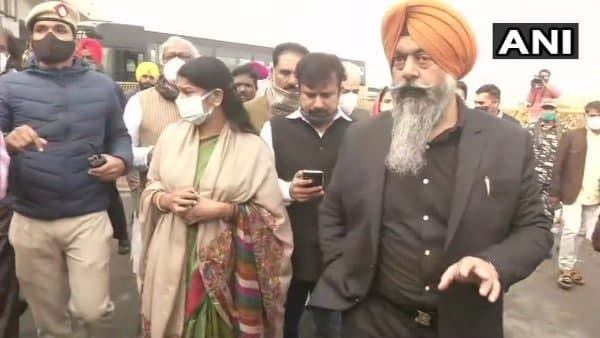 ખેડૂતોને મળવા ગાઝિપુર બોર્ડ પહોંચ્યા વિપક્ષી નેતાઓ, પોલીસે રોક્યા