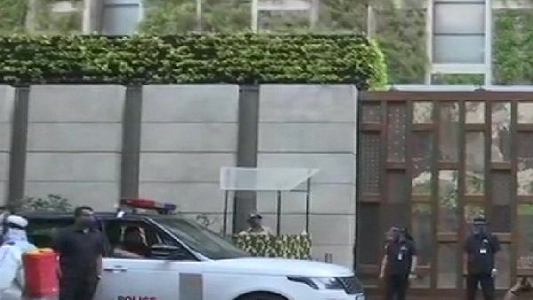 Mukesh Ambani House: ચોરીની નિકળી સ્કોર્પિયો, સીસીટીવીમાં દેખાયો શંકાસ્પદ વ્યક્તિ, નથી આવ્યો કોઇ ધમકીભર્યો કોલ