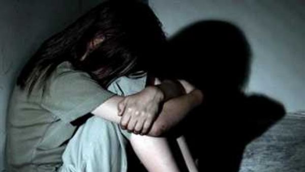 8 મહિના બંધક બનાવી