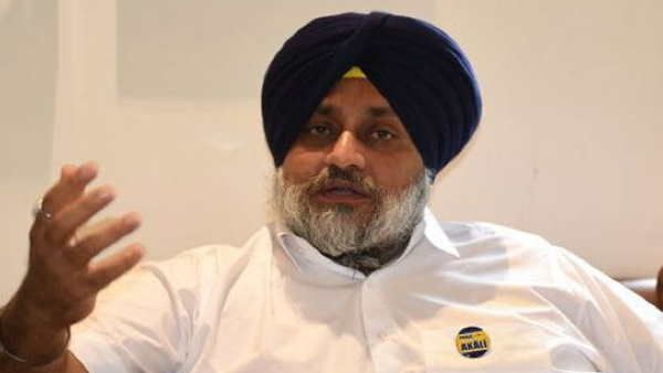 અકાલી દળના નેતા સુખબીર સિંહ બાદલની કાર પર હુમલો, પથ્થરમારો અને ફાયરિંગ કરાઇ
