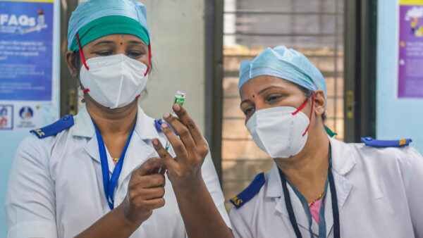 કોરોના રસીની ગતિ વધારવા માટે ખાનગી હોસ્પિટલોનો ઉપયોગ?