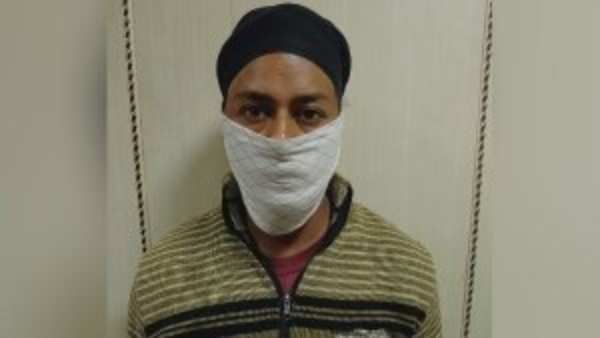 લાલ કિલ્લા પર હિંસા મામલે મોસ્ટ વૉન્ટેડ મનિંદર સિંહની ધરપકડ, ઘરમાંથી બે તલવારો જપ્ત