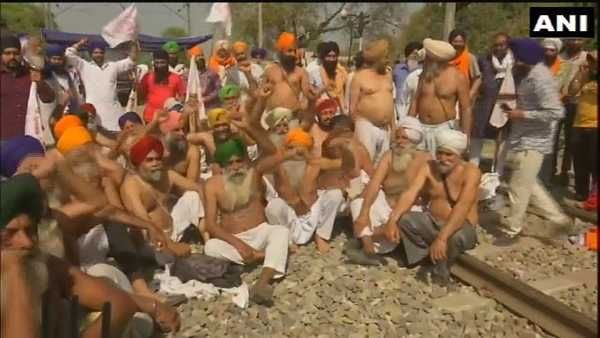 Bharat Bandh Live: આજે ભારત બંધ, અમૃતસર-દિલ્લી રેલવે ટ્રેક પર અર્ધનગ્ન થઈને ખેડૂતોએ કર્યુ પ્રદર્શન